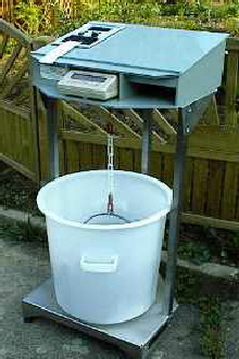 Stärkewaage mit integriertem Computer Stärkewaage mit integriertem Computer